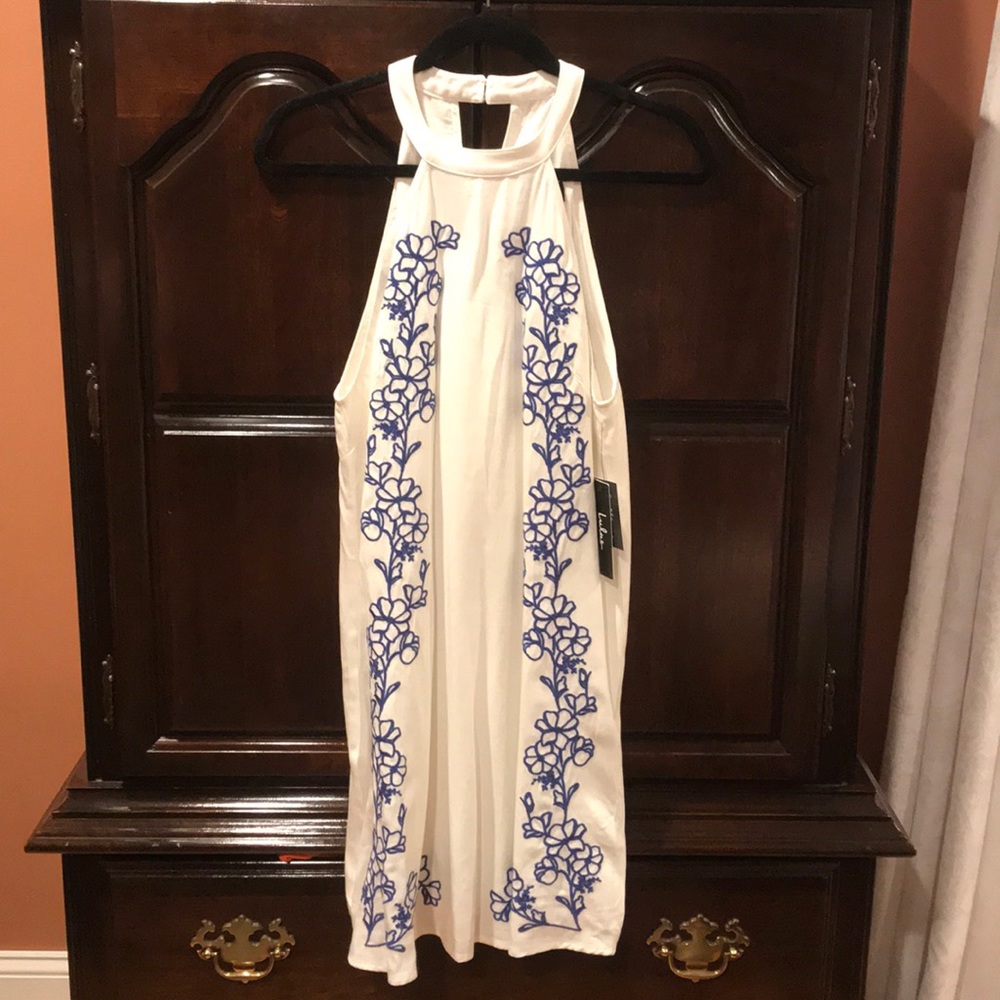 NWT Lulu’s embroiderer white dress